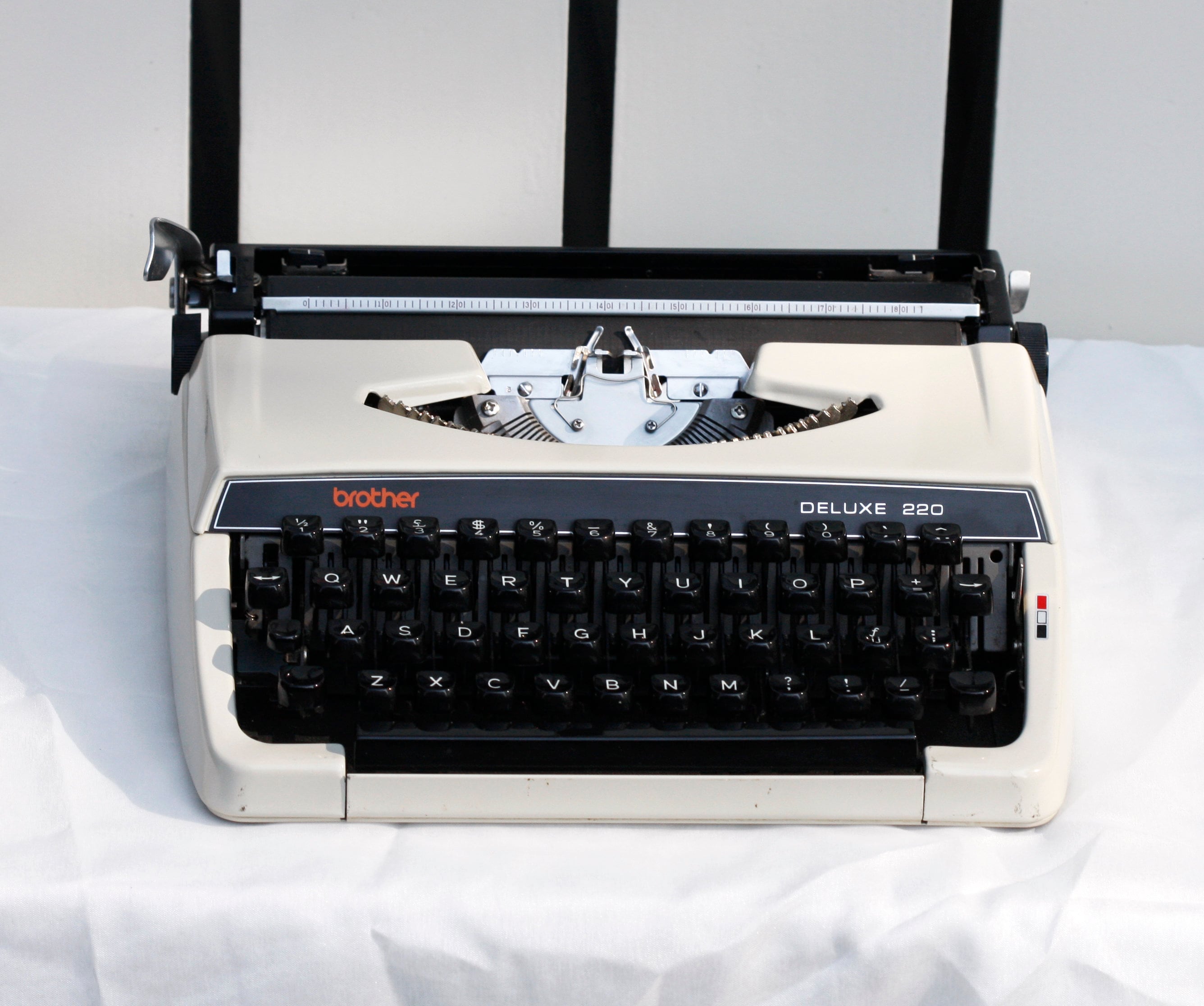 希少✨Typewriter Brother Deluxe 220 タイプライター 希少✨Typewriter Brother Deluxe 220 タイプライター 【公式通販】