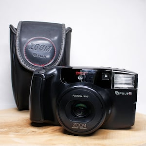 Fuji FZ-2000 Zoom 35mm compact working vintage 35mm camera with case