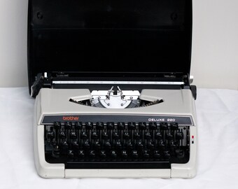 Brother Deluxe 220 Typewriter (1986) – QWERTY – Made in Japan