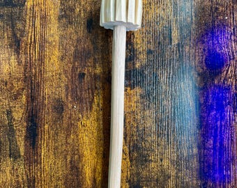 Batirol de madera hecho a mano