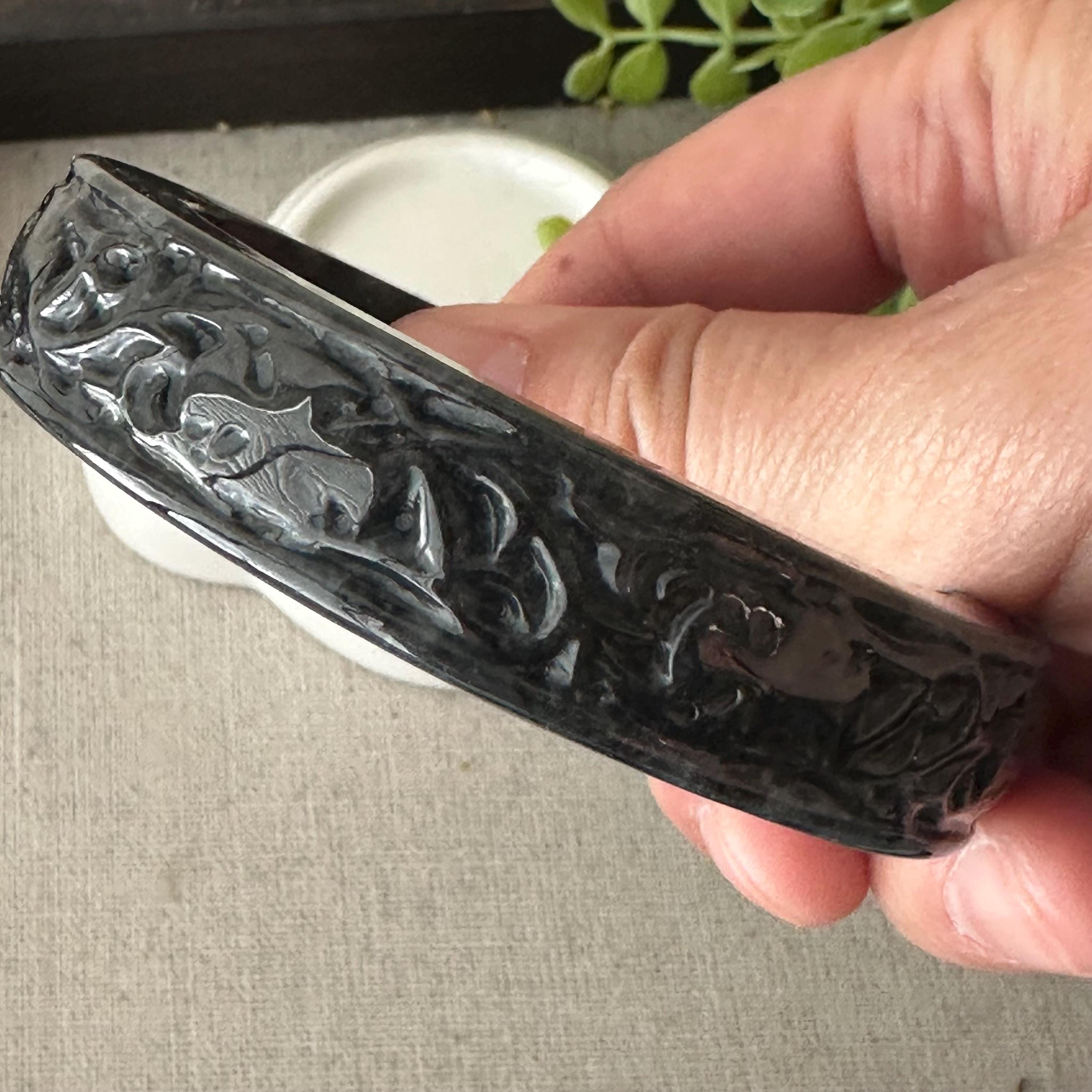 57 mm 翡翠彫刻模様黒五極バングル 幅広 - Etsy 日本