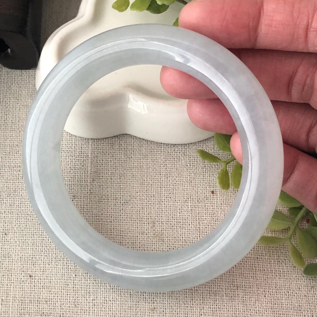 氷翡翠ハングル 55-56 mm 氷のような光沢のあるブルーの輝きのジェダイト 翡翠の丸型