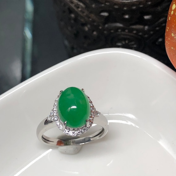 18K White Gold 10mm Jadeite Jade Icy Yang Green Oval Cabochon Ring