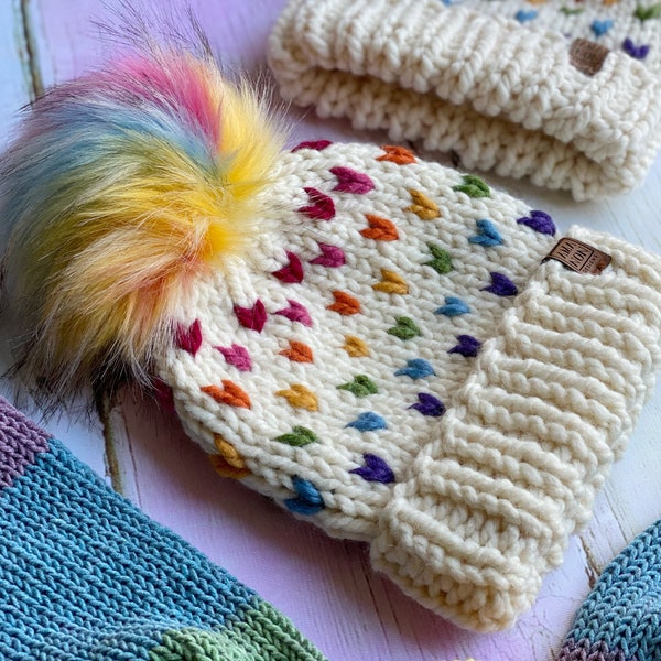 Gorro de invierno de unicornio de hada con ala doble y pompón de arcoíris desmontable
