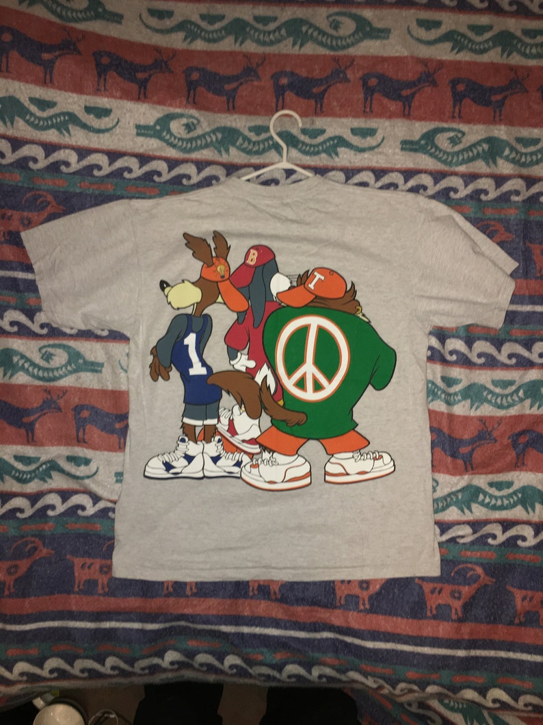 Vintage Looney Tunes Cross Colors Bugs Bunny Basketball Tshirt