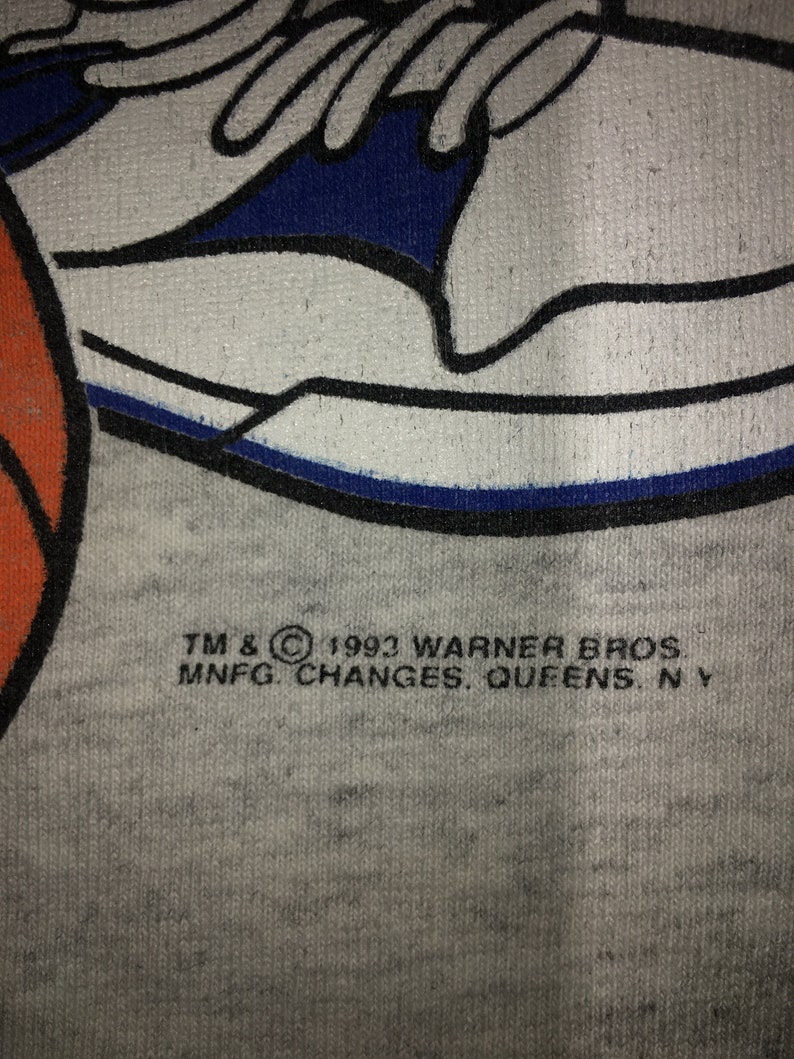 Vintage Looney Tunes Cross Colors Bugs Bunny Basketball Tshirt