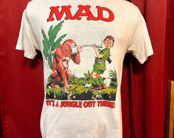Camiseta vintage de la revista MAD. Portada: "Es como una jungla ahí fuera".