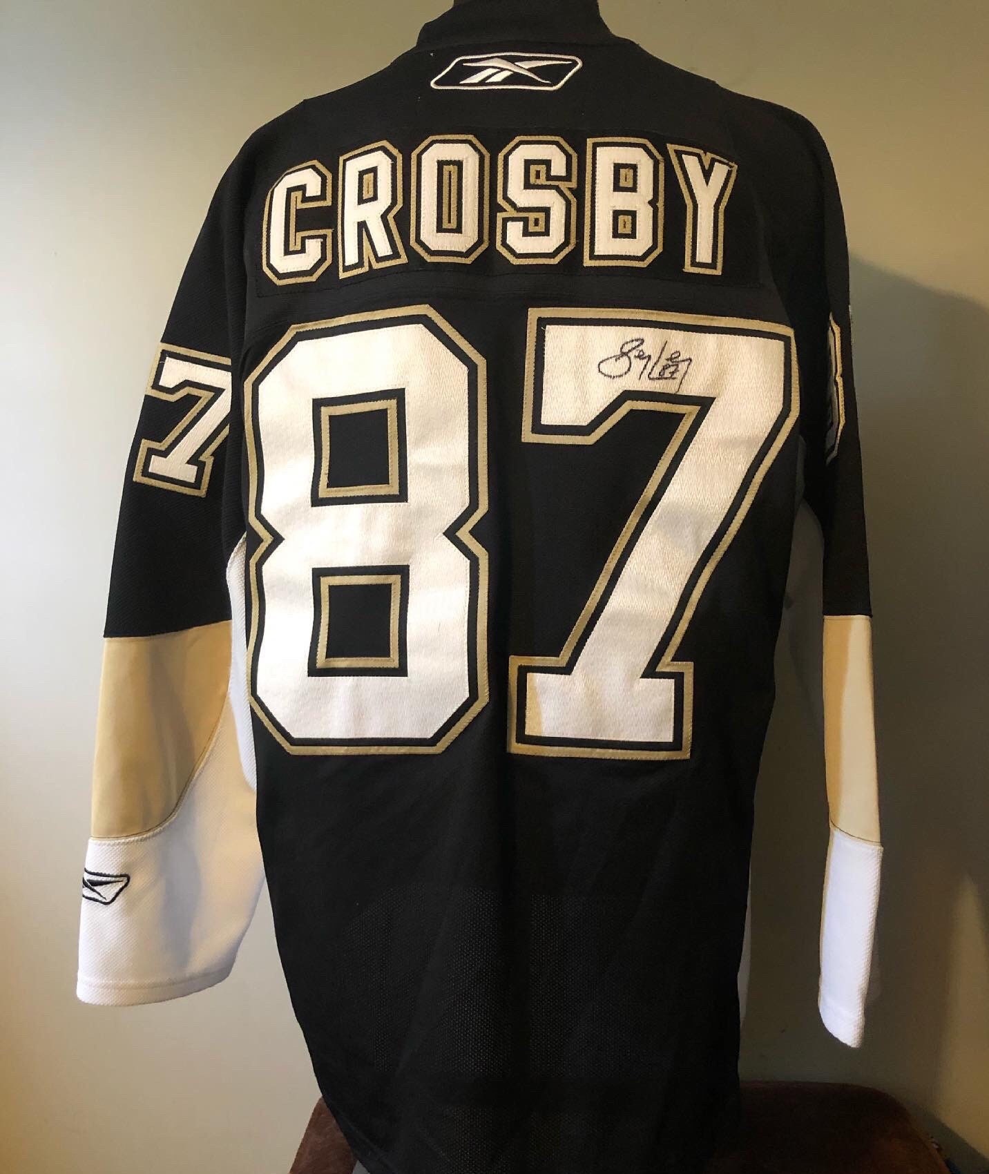 Sidney Crosby Autographed and Framed Black Pittsburgh Penguins Jersey