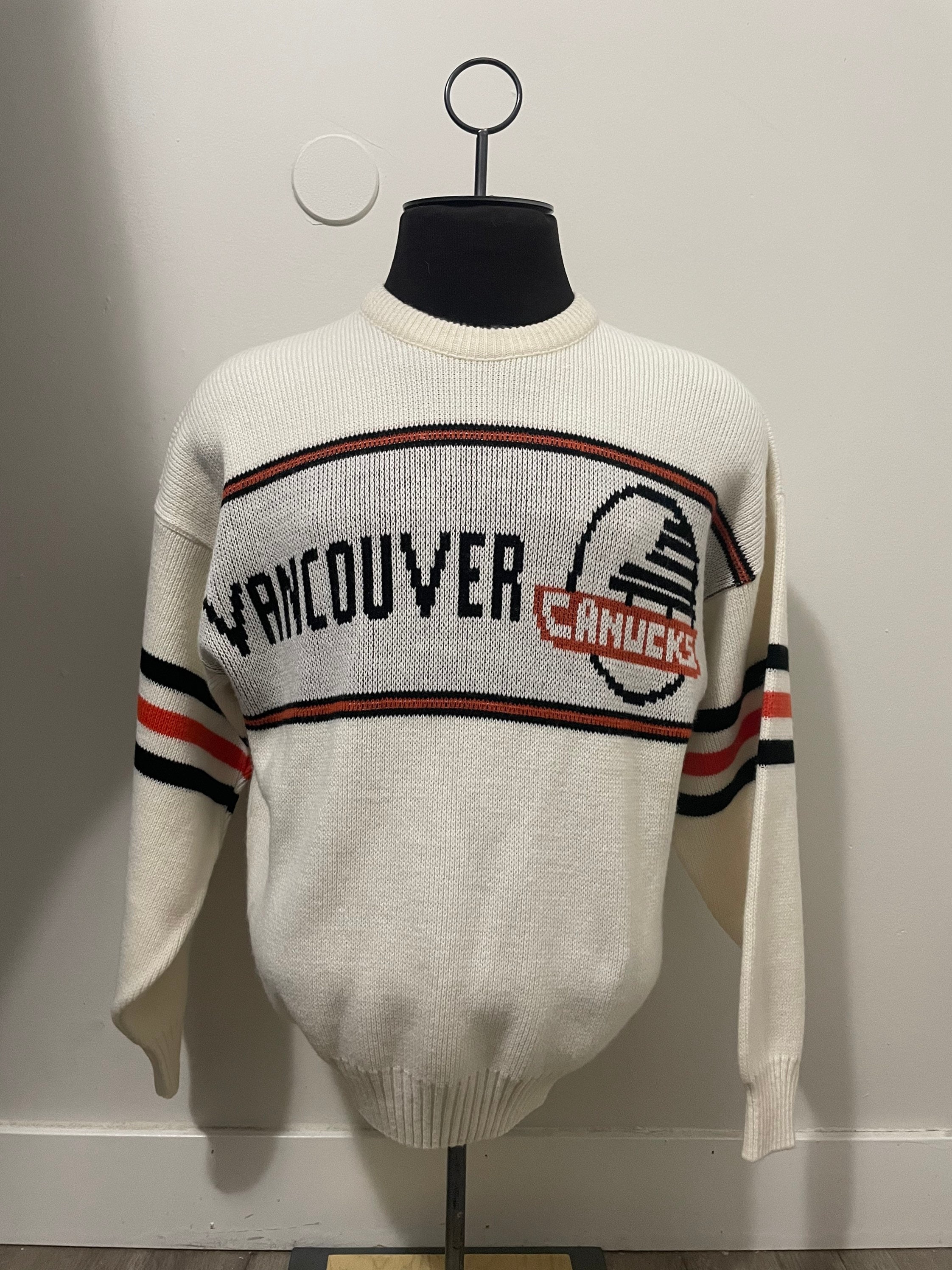Vancouver Canucks Fanatics T-Shirt Mens Large Gray 3/4 Sleeve Skate Logo  Retro
