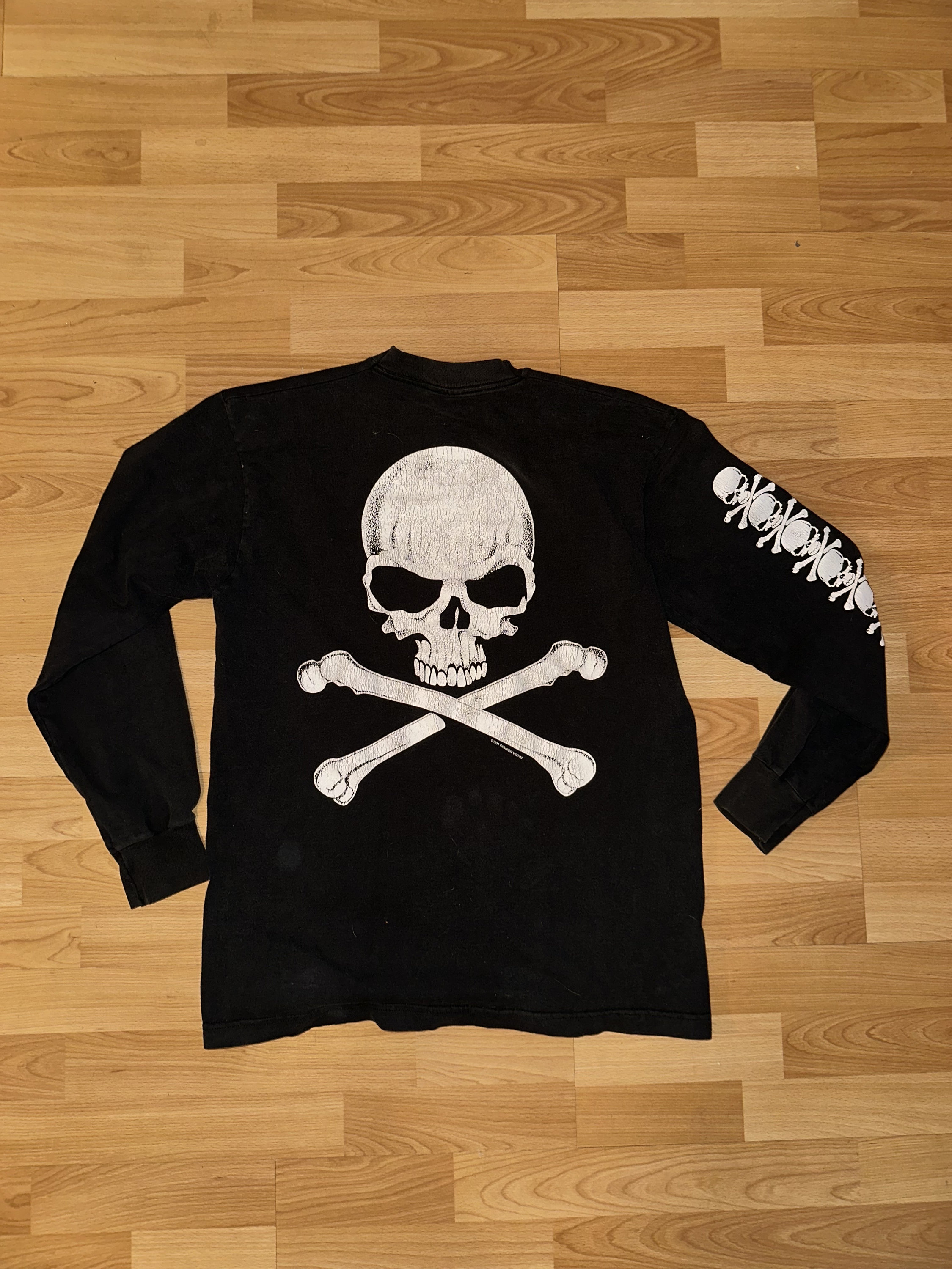 Vintage Fashion Victim Long Sleeve Shirt 90s Skull and Crossbones