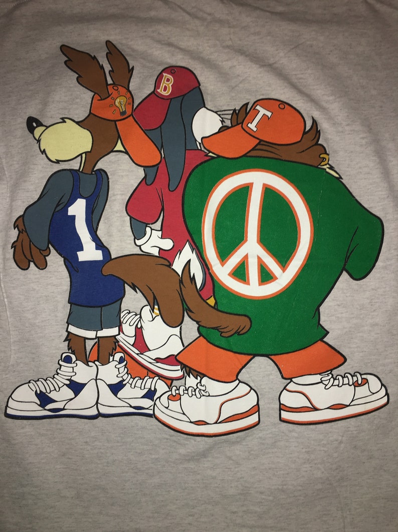 Vintage Looney Tunes Cross Colors Bugs Bunny Basketball Tshirt