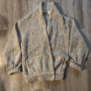 Suéter tipo cárdigan de tricot con tendedero Antonella vintage, estilo bohemio, acogedor y chic, de mezcla de seda y mohair.