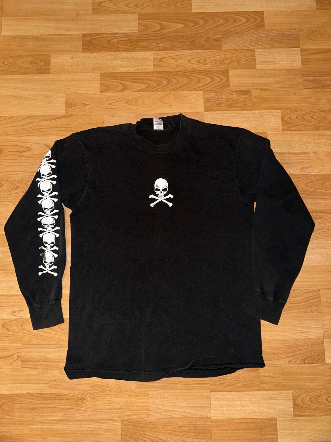 Vintage Fashion Victim Long Sleeve Shirt 90s Skull and Crossbones