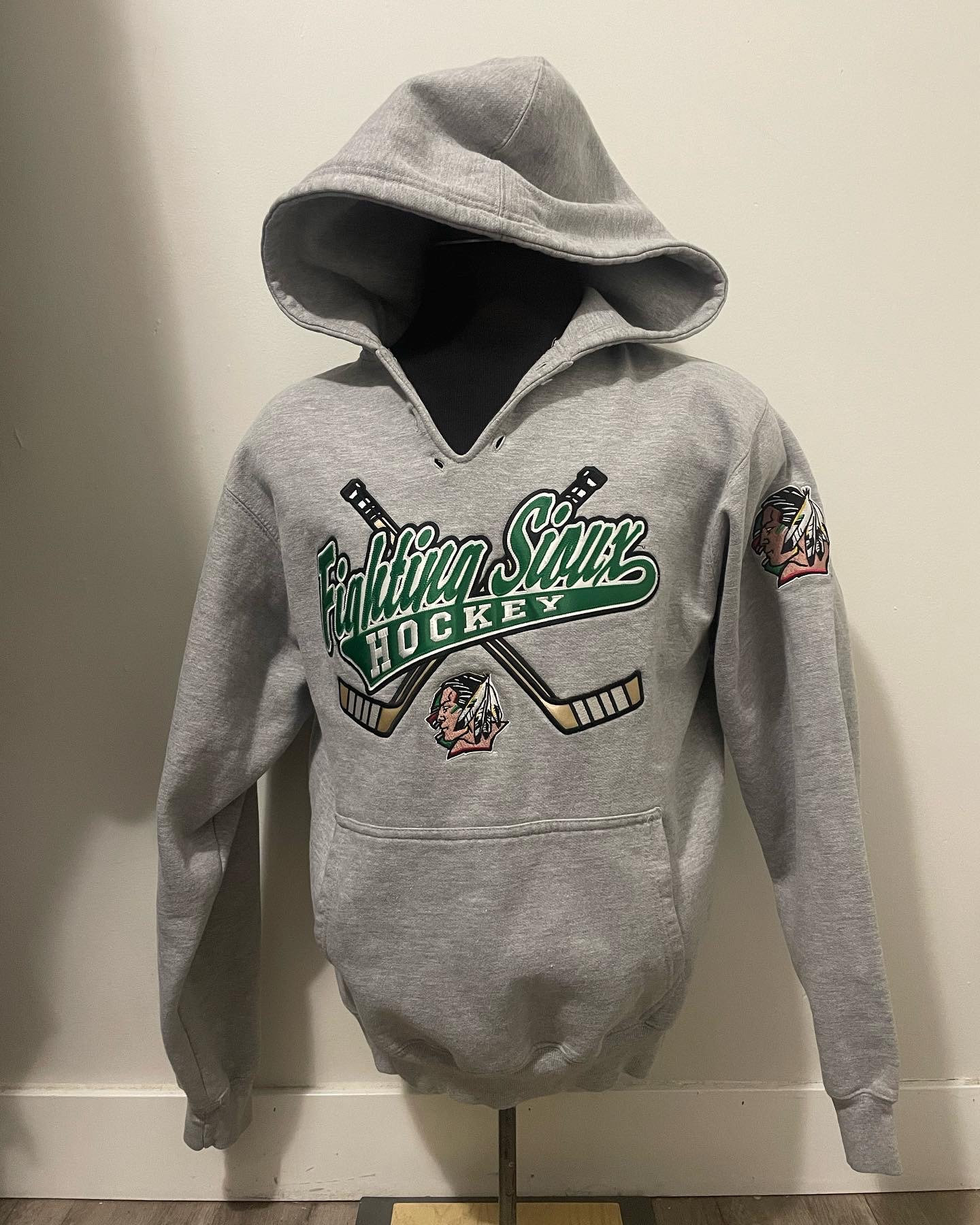 Fighting Sioux Unisex Hoodie White W/classic Logo 