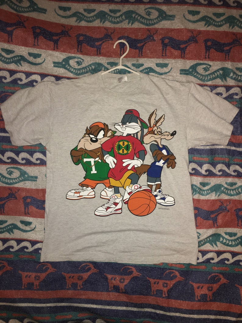 Vintage Looney Tunes Cross Colors Bugs Bunny Basketball Tshirt