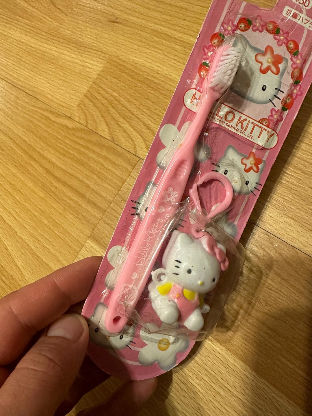 Vintage Hello Kitty Toothbrush With Traveling Case Protector Hello