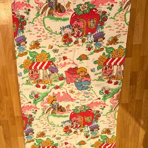 Vintage Strawberry Shortcake Bed Spread Blanket 103”x72” Roughly
