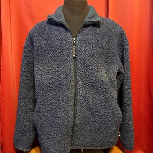 Vintage djupluggarn fleece från 90-talet i Nanuk-stil i mysig, elegant och minimalistisk stil, marinblå