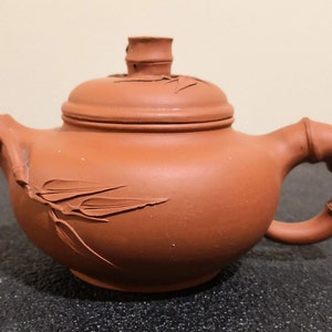 Vintage China Yixing Zisha Teapot  -- 695A
