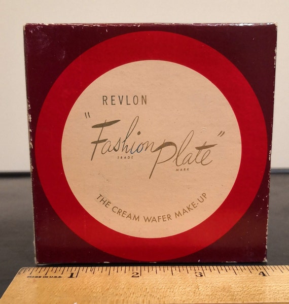 1940s Revlon Fashion Plate Compact Fatal Apple --… - image 4