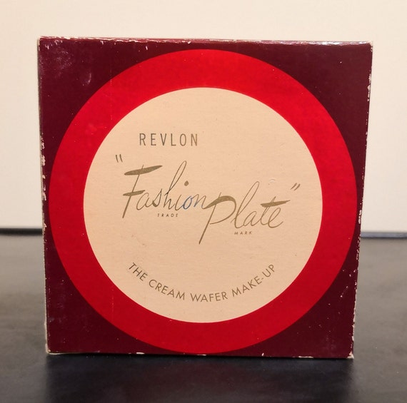 1940s Revlon Fashion Plate Compact Fatal Apple --… - image 1