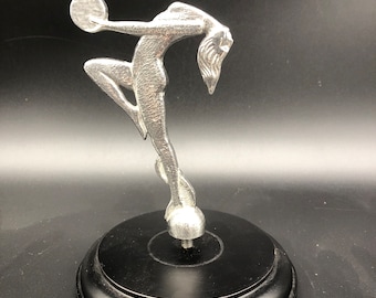 Fliegende Göttin Kühlerfigur