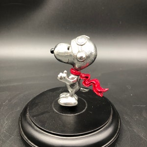 Snoop Hood Ornament Red