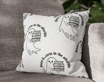 Funda de almohada cuadrada Booo-kworm en el más allá, decoración de Halloween, funda de almohada de poliéster, decoración de habitación Boo espeluznante, regalo para amantes de los libros fantasmales