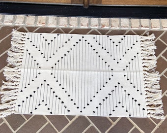 Modern Farmhouse Rug- Woven Rug- Tassel Pattern Style 2