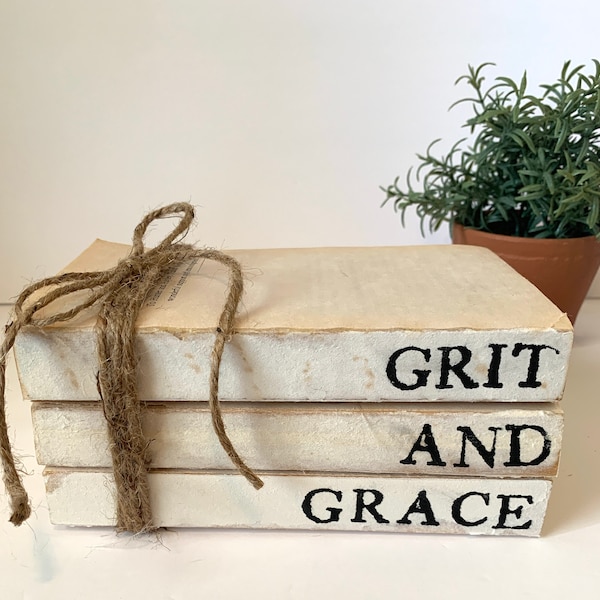 Libros estampados Grit and Grace // Libros para el hogar // Decoración de estilo rústico neutro // Hogar vintage // Libros apilados // Envío gratuito