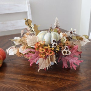 Herbst Blumengesteck, Sonnenblumen und Kürbis Dekor, Erntedanktisch, Thanksgiving Centerpiece, Herbst Tischdekoration, Holzkiste Bild 1