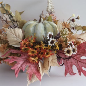 Herbst Blumengesteck, Sonnenblumen und Kürbis Dekor, Erntedanktisch, Thanksgiving Centerpiece, Herbst Tischdekoration, Holzkiste Bild 2