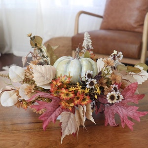 Herbst Blumengesteck, Sonnenblumen und Kürbis Dekor, Erntedanktisch, Thanksgiving Centerpiece, Herbst Tischdekoration, Holzkiste Bild 5