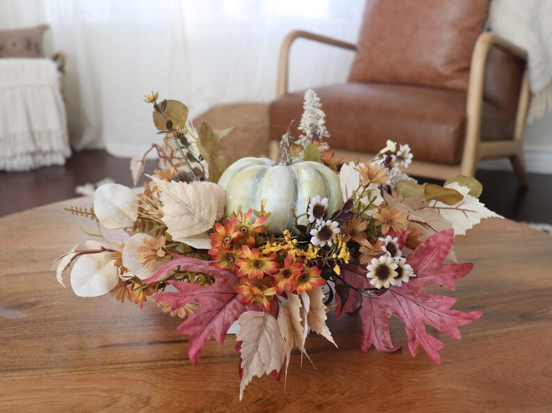 Herbst Blumengesteck, Sonnenblumen und Kürbis Dekor, Erntedanktisch, Thanksgiving Centerpiece, Herbst Tischdekoration, Holzkiste Bild 5