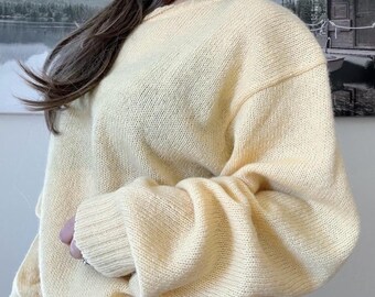 Vintage 90s Grandma chic Chunky pure virgin Wool Yellow sweater by North country Eaton