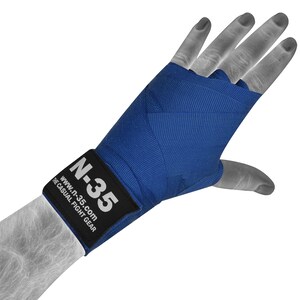 Puede incluir: Vendas para manos de color azul con una etiqueta negra que dice "N-35" y "WWW.N-35.COM THE CASUAL FIGHT GEAR".