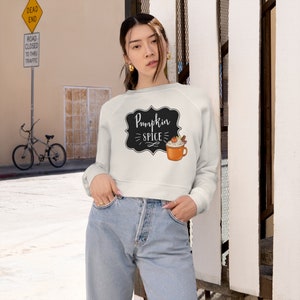 pumpkin spice fall Women&#39;s Cropped Fleece Pullover