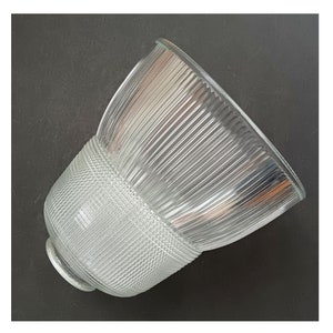 Zeldzame antieke lampenkap nr. 2070, ronde geribbelde prismatische glazen reflector/refractor, 7 x 6,5 x 2,25 inch, fitting, verlichting jaren 1920/30