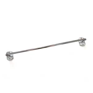 Puede incluir: Una barra de toalla cromada con dos soportes de montaje. La barra es recta y tiene una superficie reflectante. Los soportes de montaje son cuadrados con bordes redondeados y tienen orificios para tornillos. Diseñado para uso en el baño.