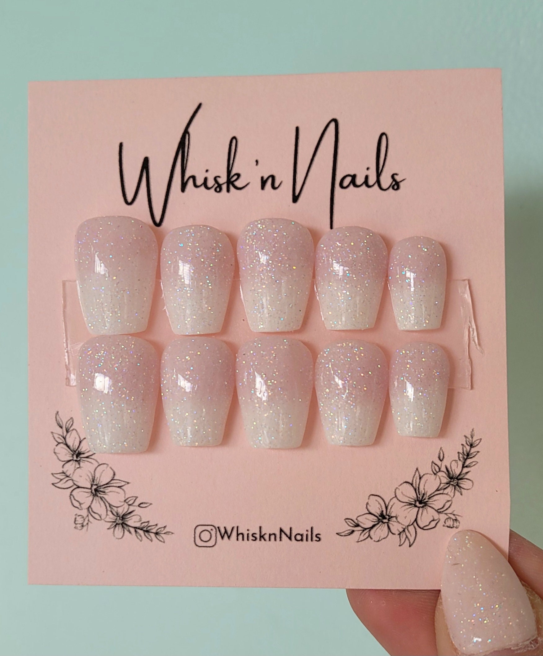 Hanna's Nails - Soft White Powder with Gold Flakes on