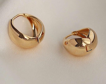 Huggie Hoop earrings - Minimalist Huggie Earrings in Gold and Silver - Timeless Huggie Earrings - Classic Huggie Hoops - Minimalist Jewelry