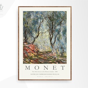 Op de afbeelding: Een ingelijste print van een schilderij van Claude Monet met de titel "The Olive Grove in the Moreno Garden - 1884". Het schilderij toont een olijfgaard met een pad dat er doorheen loopt. De bomen zijn geschilderd in tinten blauw, groen en geel, met hints van rood en oranje in het gebladerte. Het schilderij is geplaatst tegen een witte achtergrond.