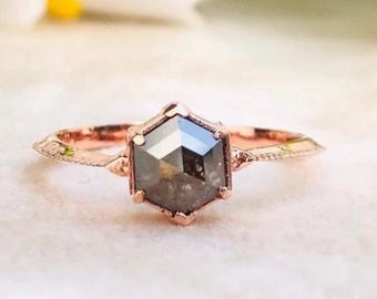 Handgemaakte 0,55 karaat zeshoek zout en peper diamant 14K roségouden verlovingsring