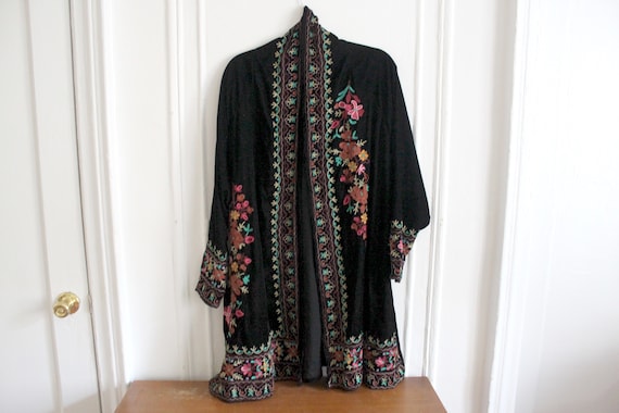 Vintage embroidered velvet kimono - image 2