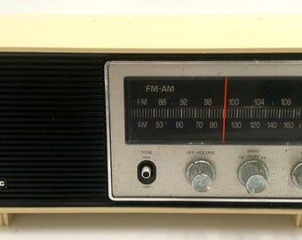 Vintage 1960s Panasonic RE-6283 AM FM Radio Mid Century Tabletop Working Retro