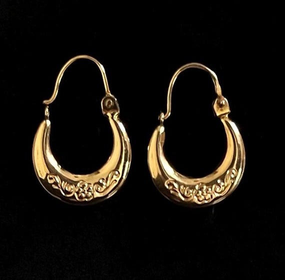 Beautiful Little Gold Flower Hoop Earrings, Creoles, 18k, Vintage, Sweden