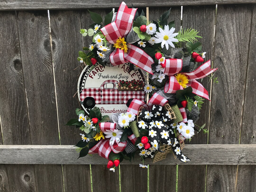 Strawberry Farmhouse Wreath - Etsy