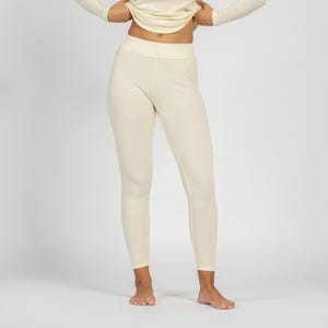 the menique women's leggings 250gsm in natural color.