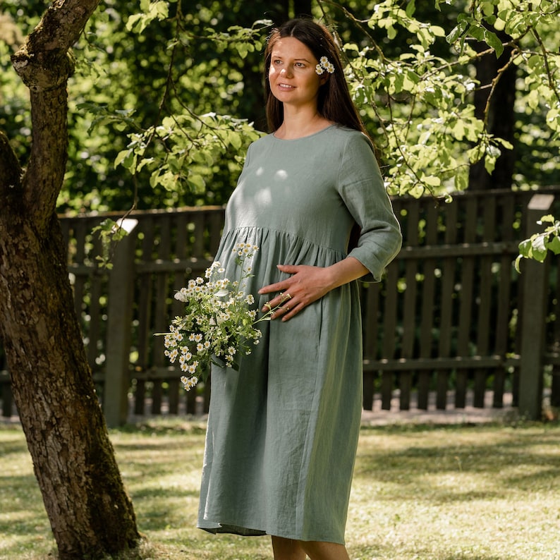 In the photograph the model is wearing the maternity dress LUCY in mint green color. The long sleeve design and linen fabric allow to wear the dress in various weather situations.