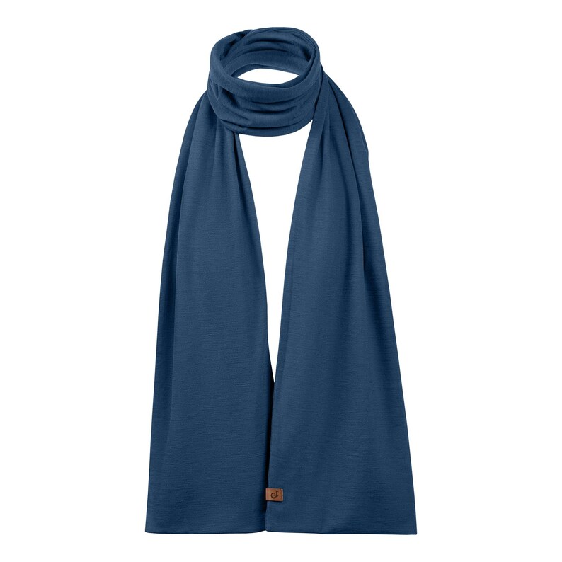 Packshot of Menique Merino Wool Unisex Scarf